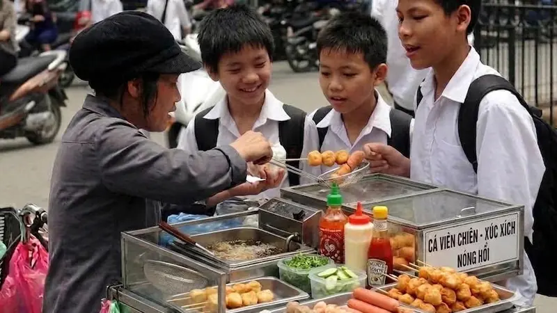 Warning: Health Risks of Unlabeled Street Food Near School Gates