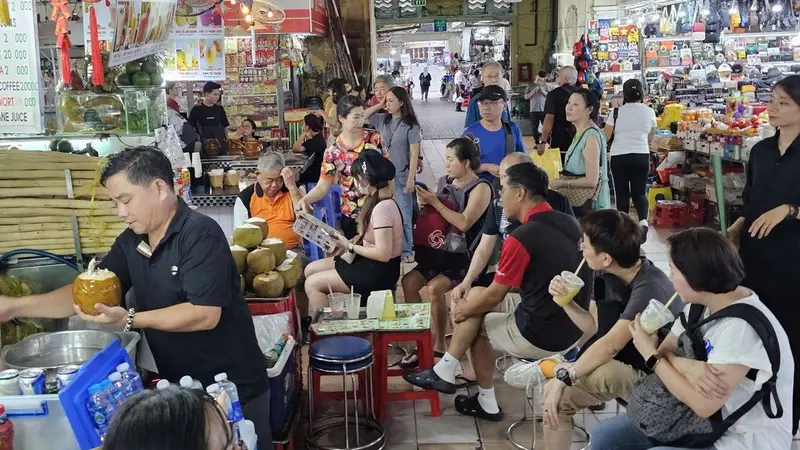 Gián xuất hiện tại quầy thực phẩm chợ Bến Thành: Đình chỉ kinh doanh, tăng cường kiểm soát an toàn vệ sinh