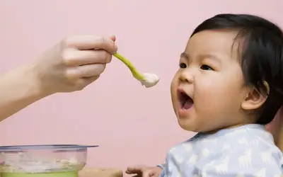 Thời điểm vàng để bắt đầu ăn dặm cho trẻ: Lời khuyên từ chuyên gia