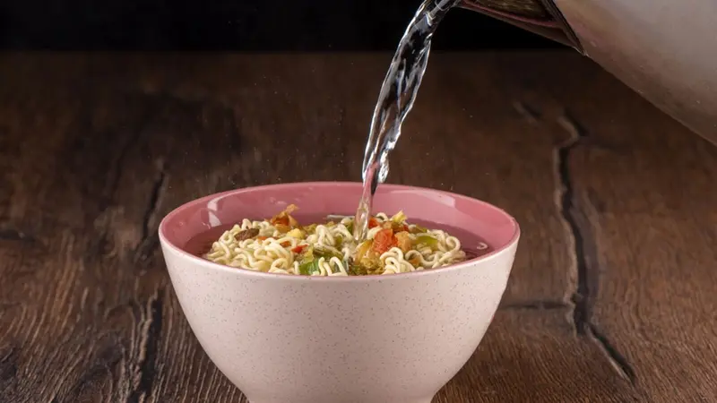 Cảnh báo bùng phát dịch Salmonella Stanley liên quan đến sản phẩm mì ăn liền tại châu Âu