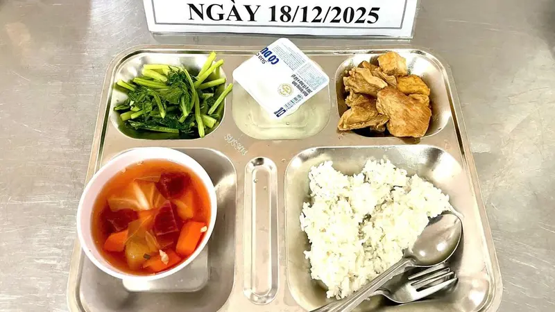 Ho Chi Minh City directs resolution of legal bottlenecks to ensure continuity of school boarding meals