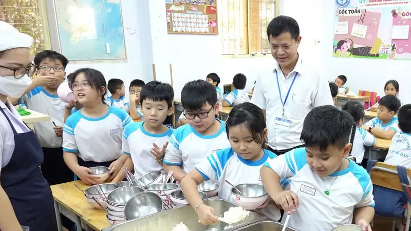 Thủ tướng ban hành Chỉ thị 33: Siết chặt an toàn thực phẩm trường học và công khai bữa ăn học sinh