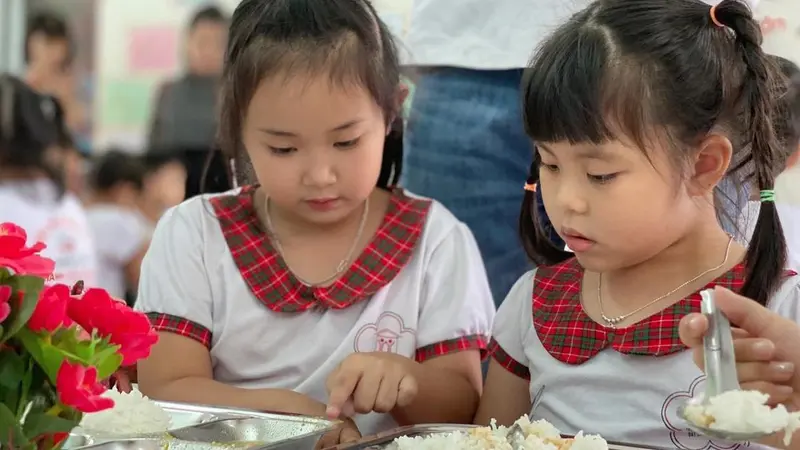 Trẻ em trước những nguy cơ mới: Cần một 'tấm lá chắn' pháp lý hiệu quả hơn