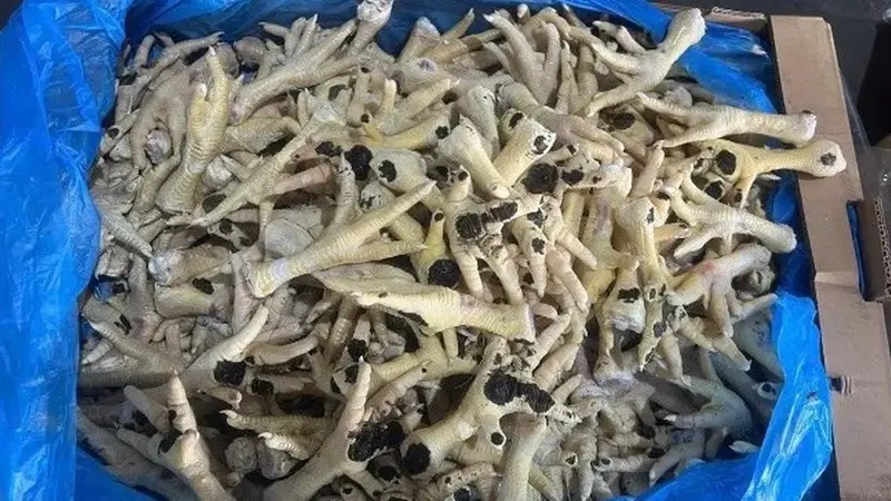 Triệt phá đường dây nhập lậu hơn 10.000 tấn chân gà 'bẩn' ra thị trường